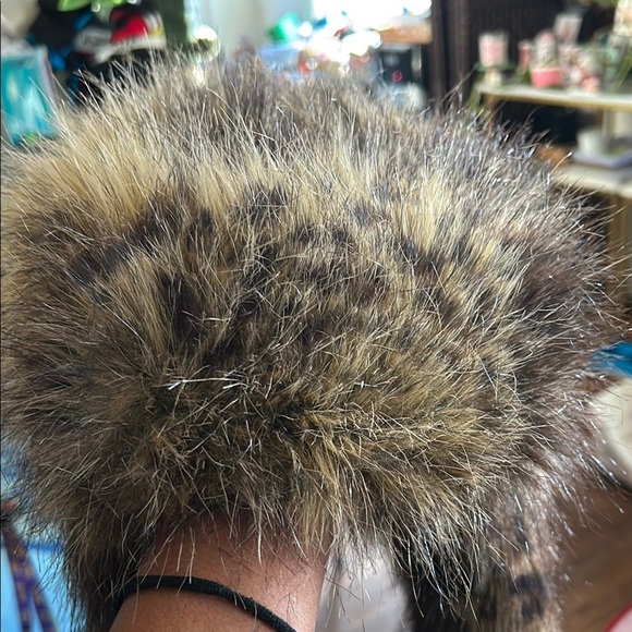 Faux Fur Leopard Print Hat - Picture 4 of 4